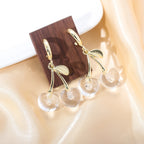Pendientes elegantes de cereza transparentes y dulces