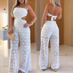 Escote tipo bandeau, bordado con ojales y abertura en la cintura