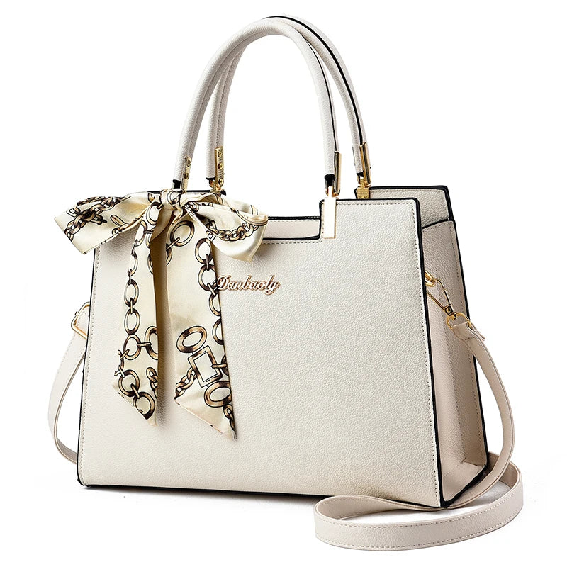 LV.GLAM® CARERA DE ALTA CALIDAD CON COLGANTE DE SEDA